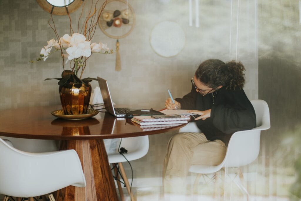 Estudiar desde casa y construir una ruta profesional con objetivos claros 2